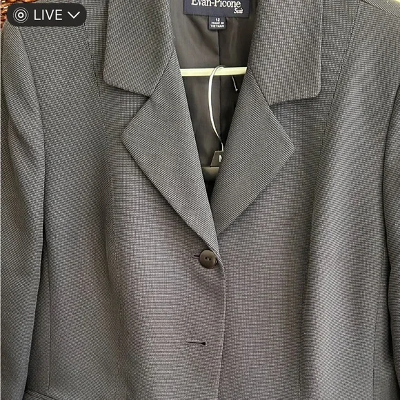 2 piece suit - Picture 2 of 10